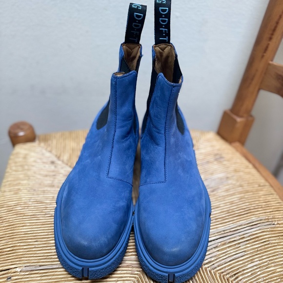 John Fluevog Piccolomini Platform Chelsea Boots - Picture 5 of 16